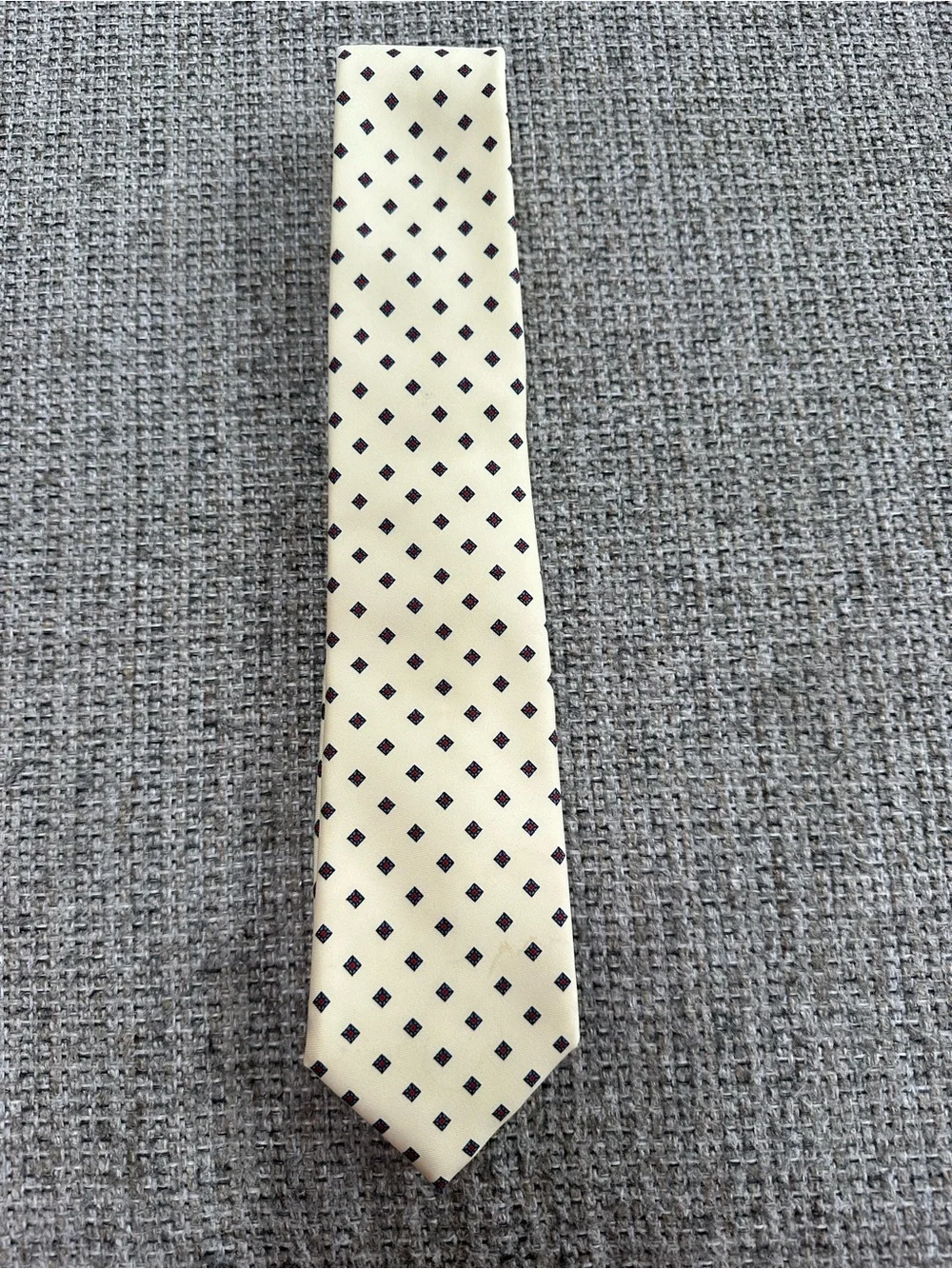 Men's Cream Silk Tie with Diamond Motif